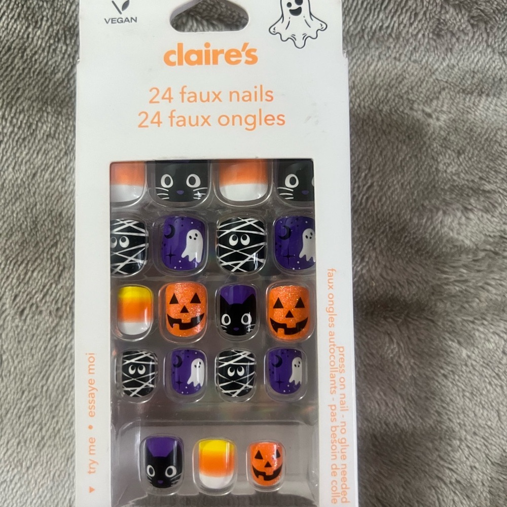 Claire's Spooky Halloween Faux Nails Set